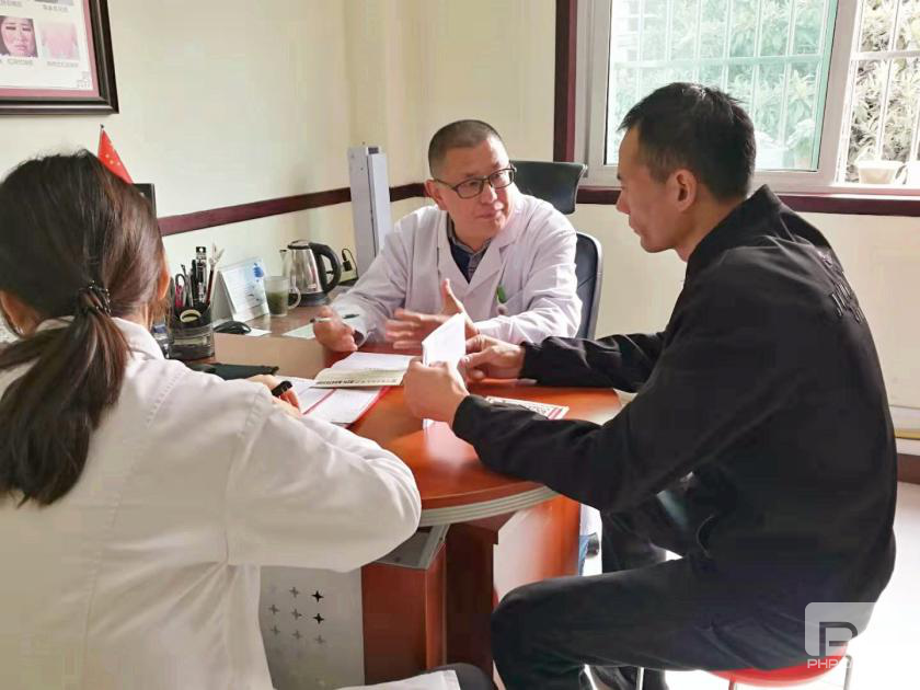 南京华肤皮肤病医院：手足皲裂的病因症状